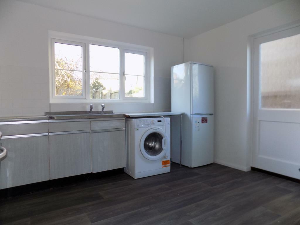 EAT-IN KITCHEN