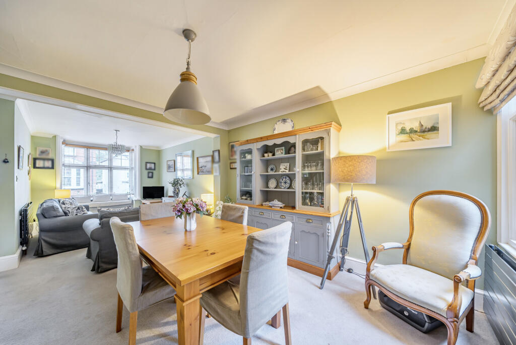 1365867-4-68ee69e...