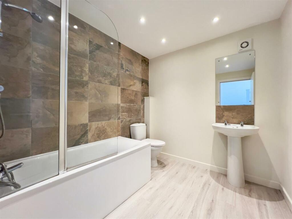 bathroom (4).jpg
