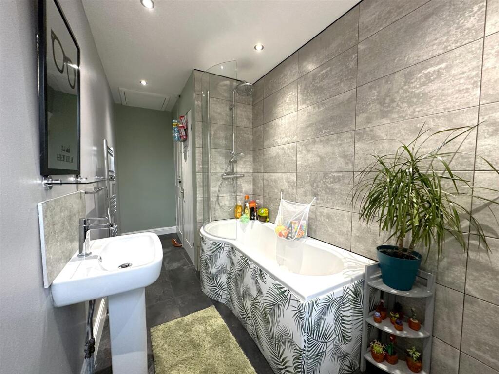 Bathroom 442
