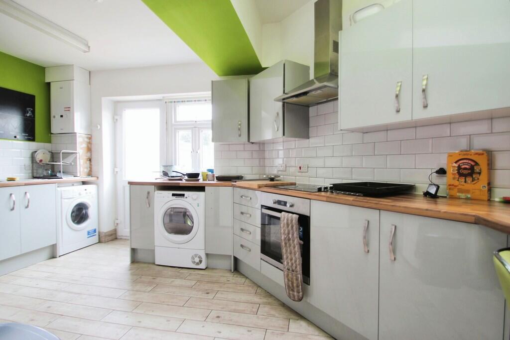 8f6b41c2-kitchen
