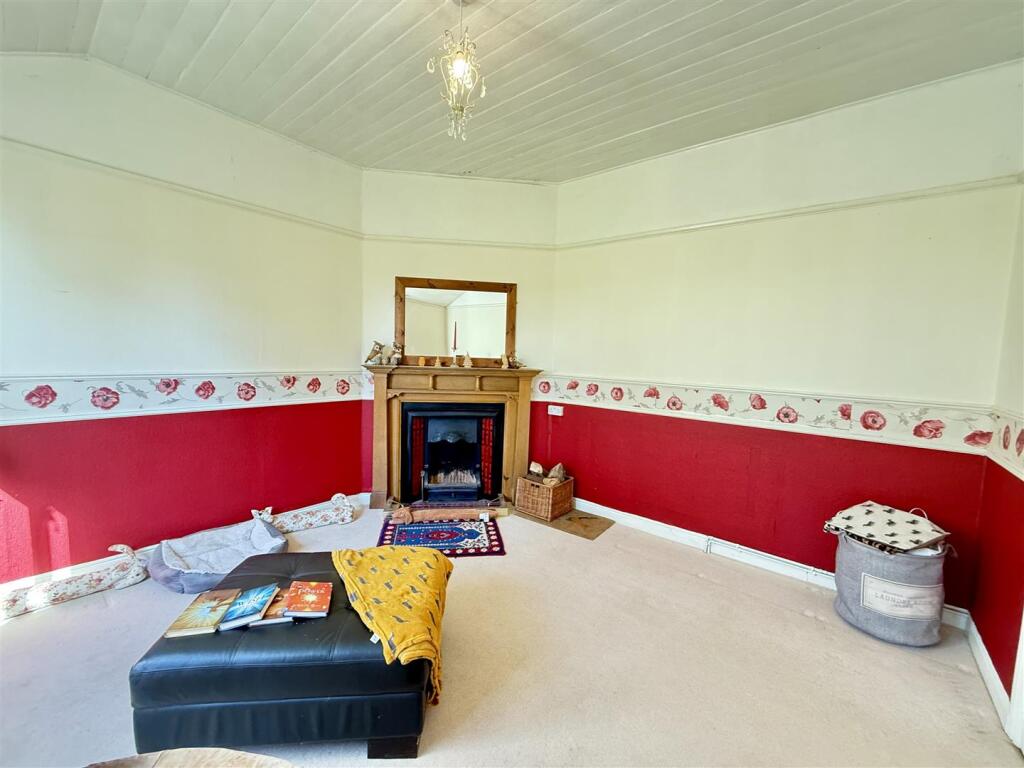 Sitting room/ Bedroom 4