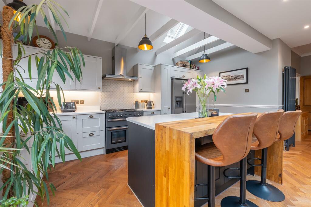 MAGNIFICENT EXTENDED OPEN PLAN DINING/LIVING/FITTE