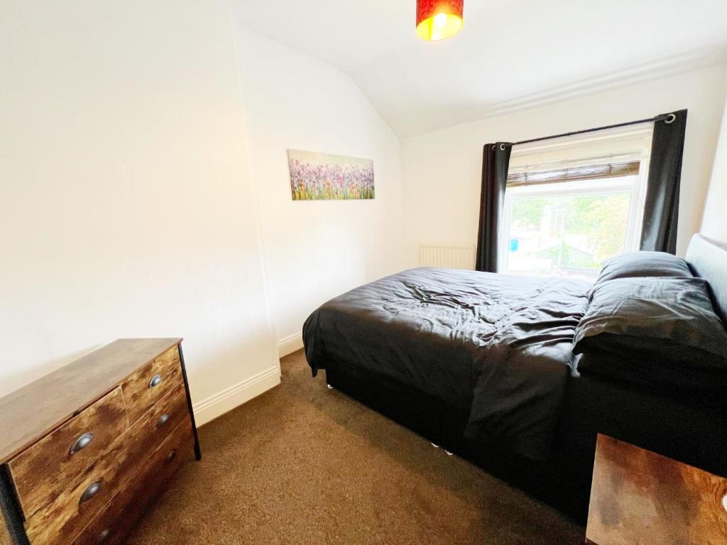 Bedroom 1 pic 2.jpg