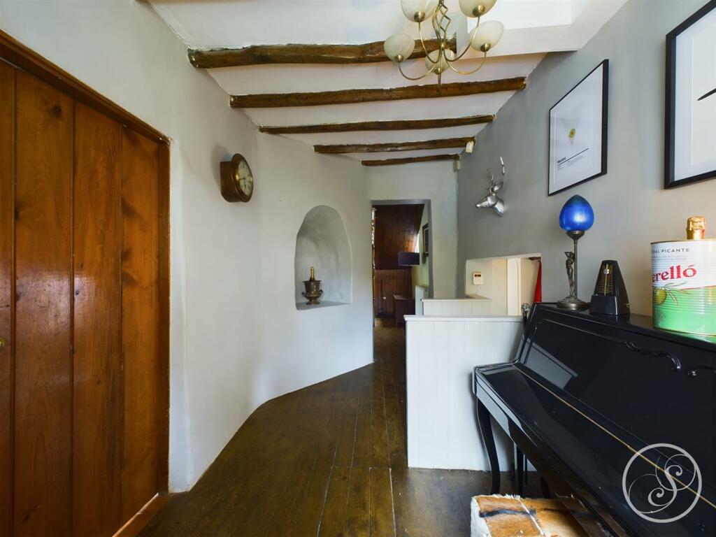 INNER HALLWAY