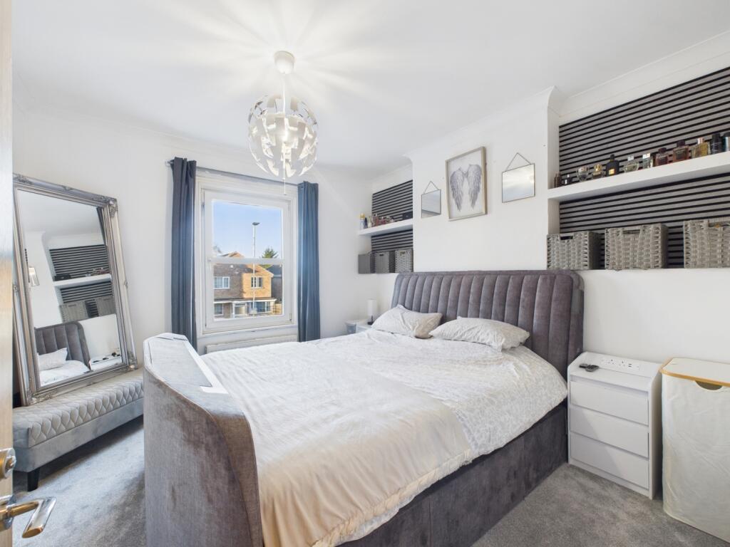 CAM03062G0-PR0215-STILL027