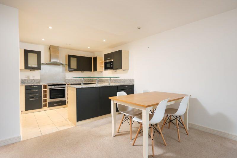 Kitchen/dining space