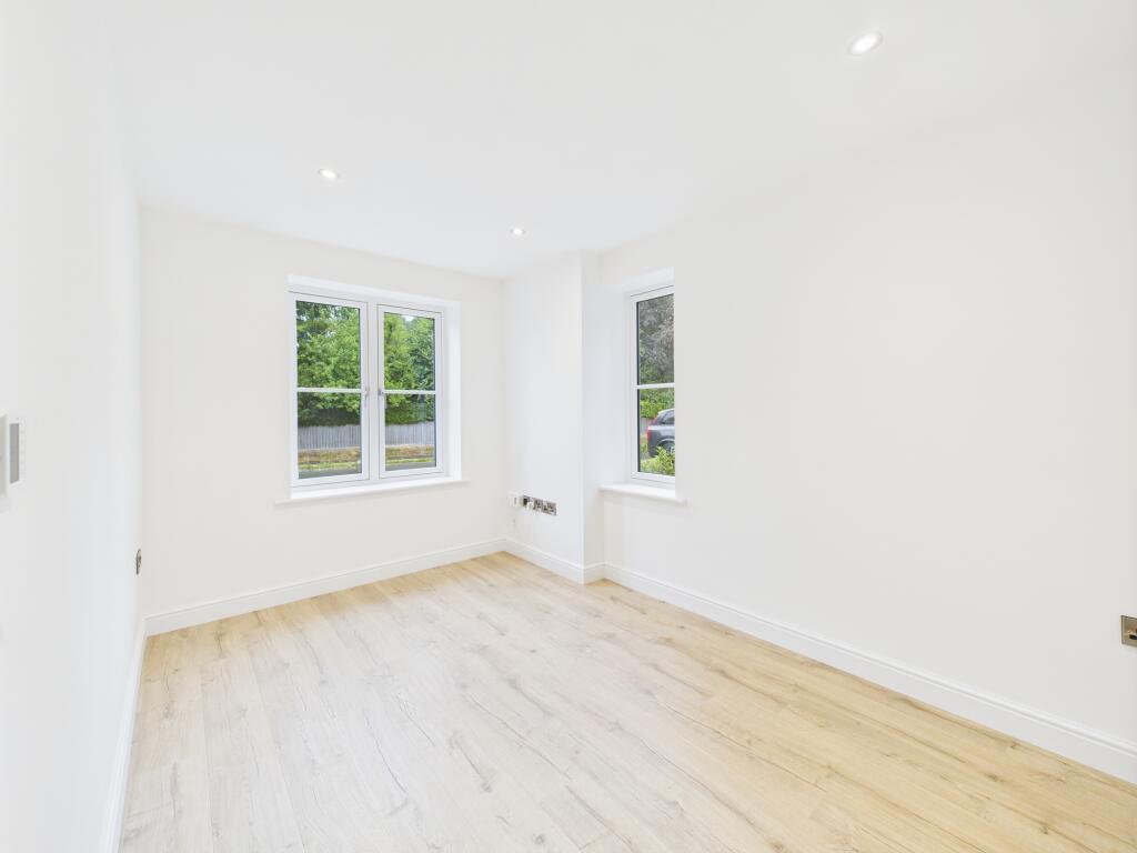 CAM04825G0-PR0117-STILL007