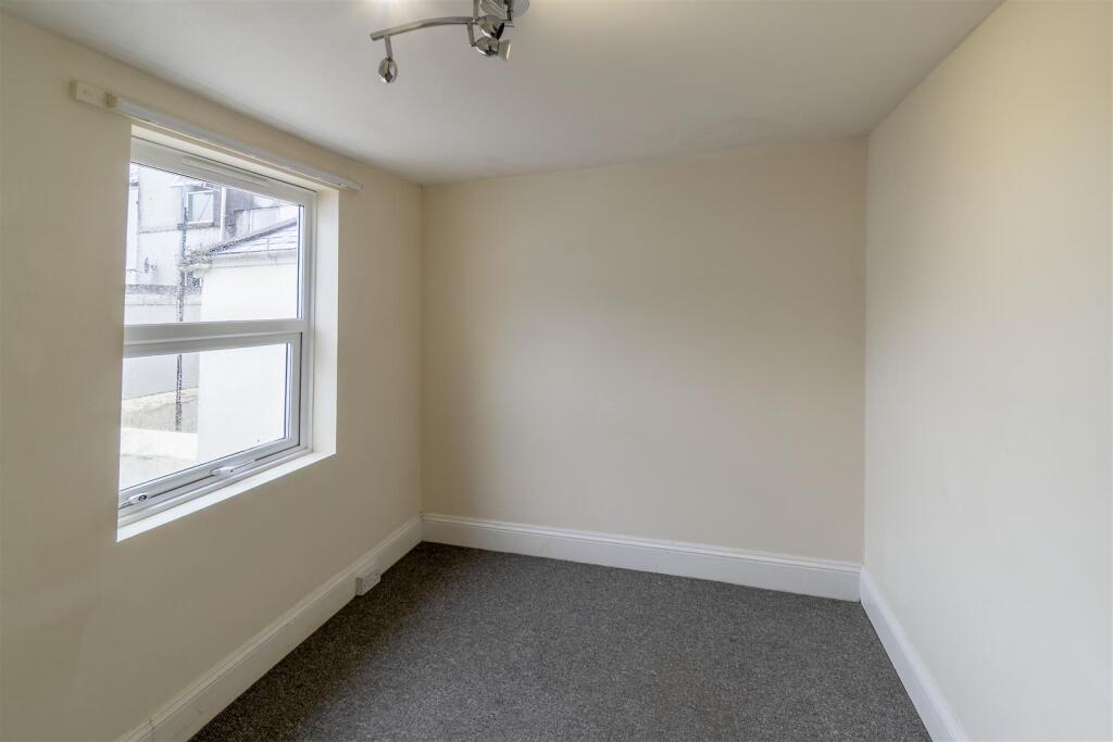 Bed 3.jpg
