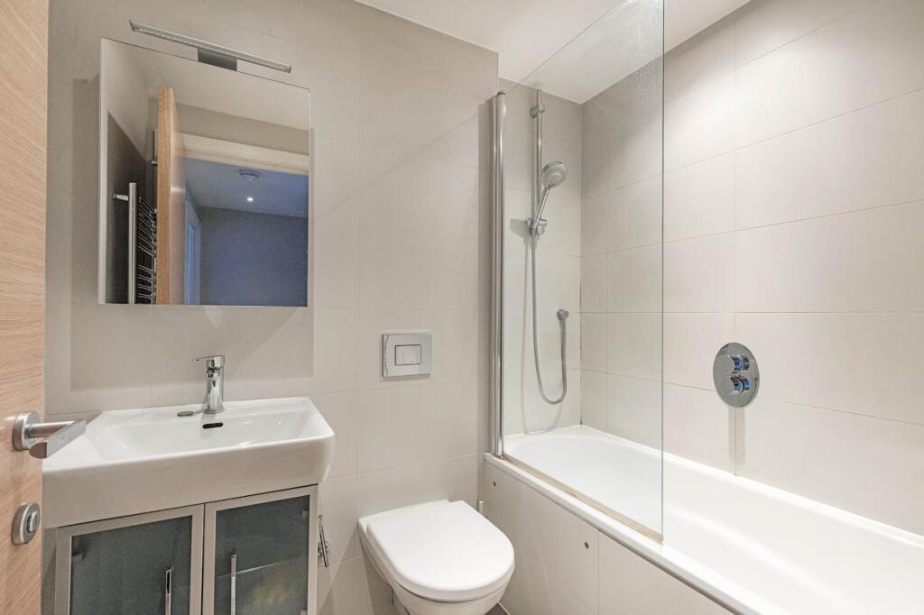 31838_daniel_watney___flat_2_288_290_fulham_rd__