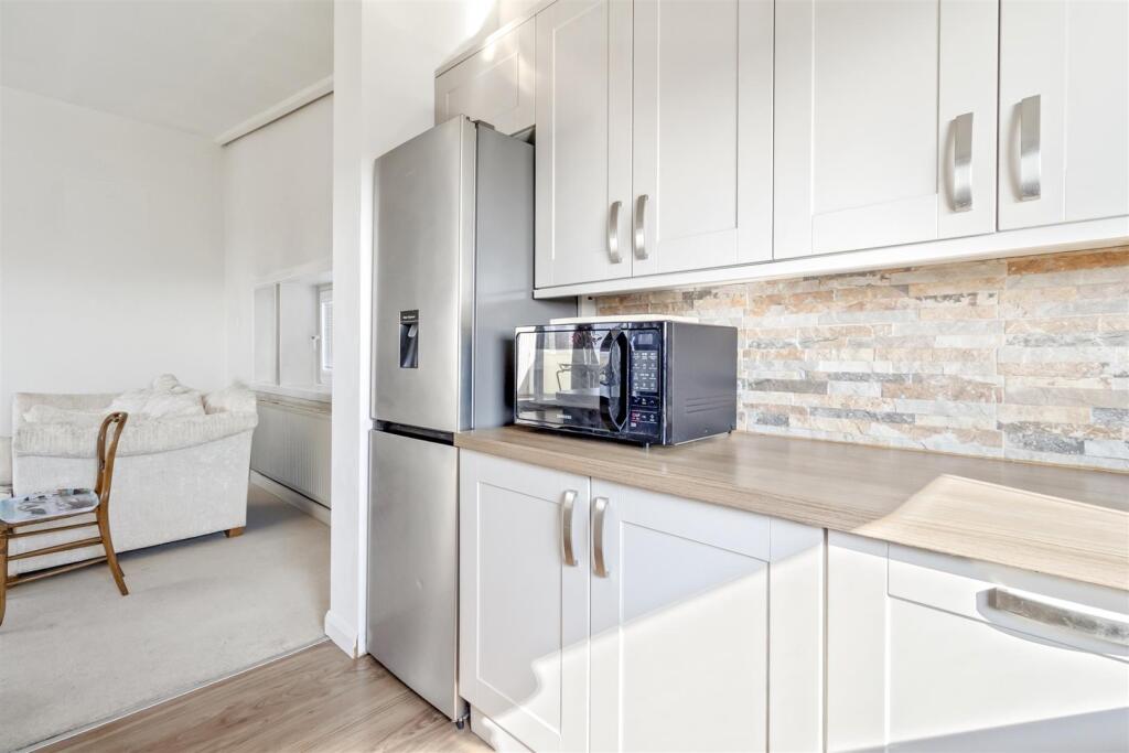 wells court, 11-006.JPG