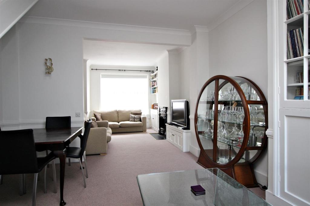 Living Area.JPG