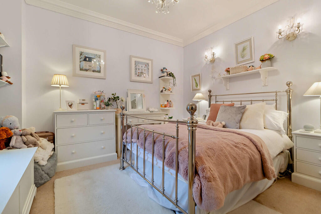 8632598-interior0...