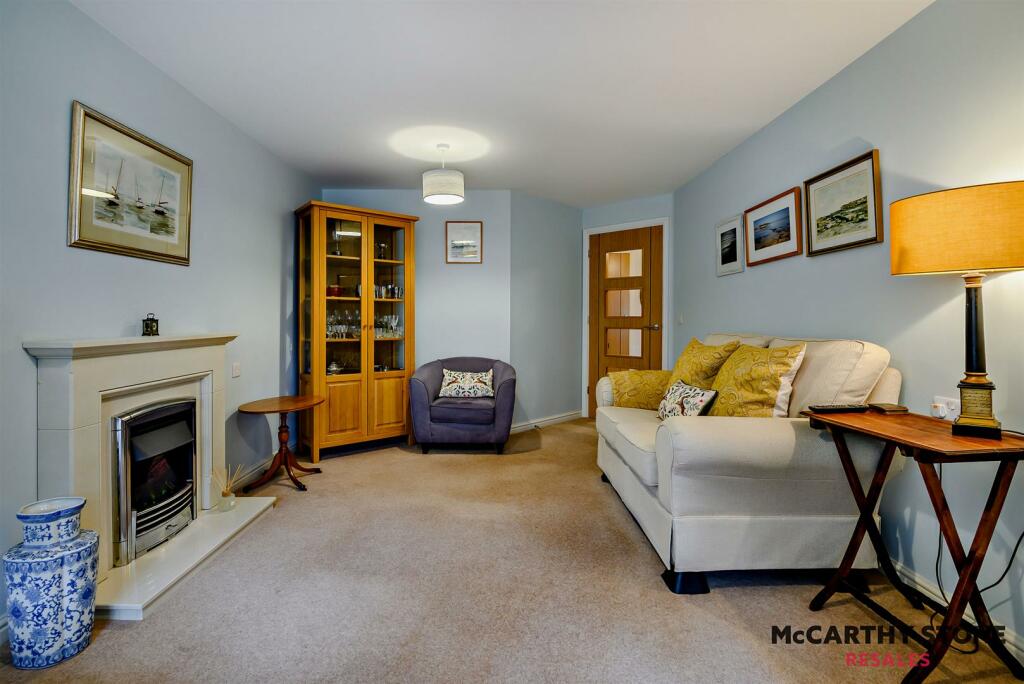 8605260-interior07-800.JPG
