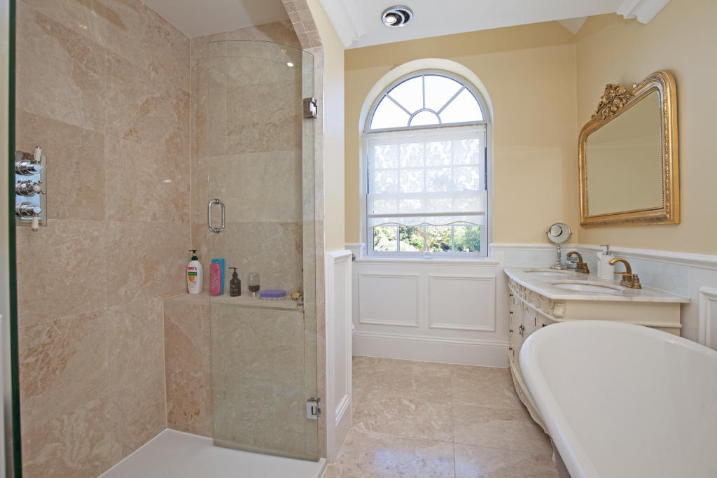 MAIN BATHROOM