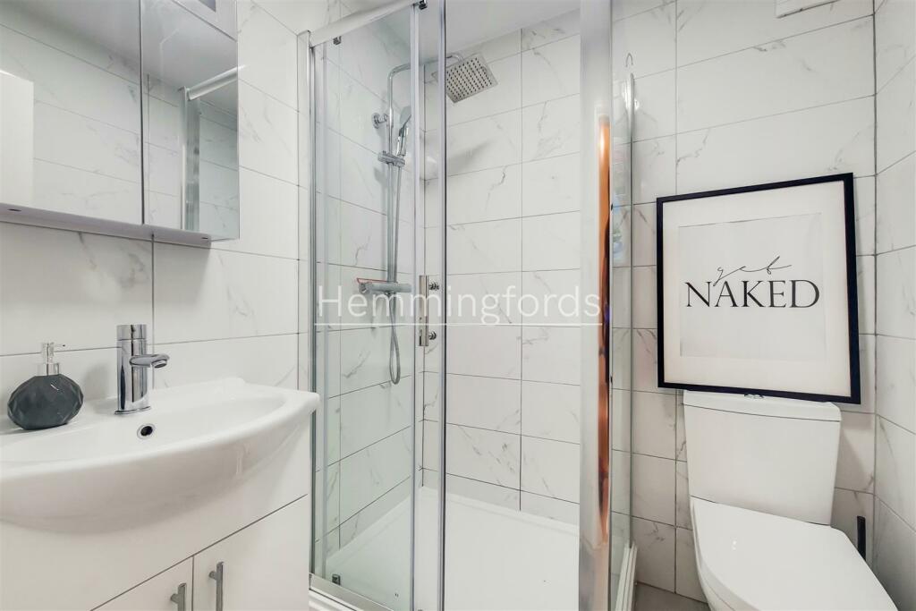 5_Shower Room-0.jpg