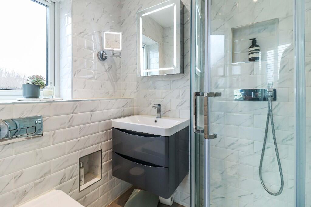 En=suite shower room