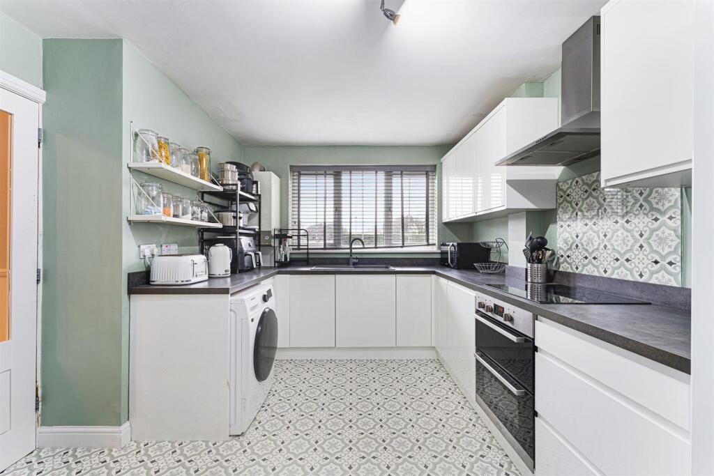 Lakeside View-Kitchen diner (2)