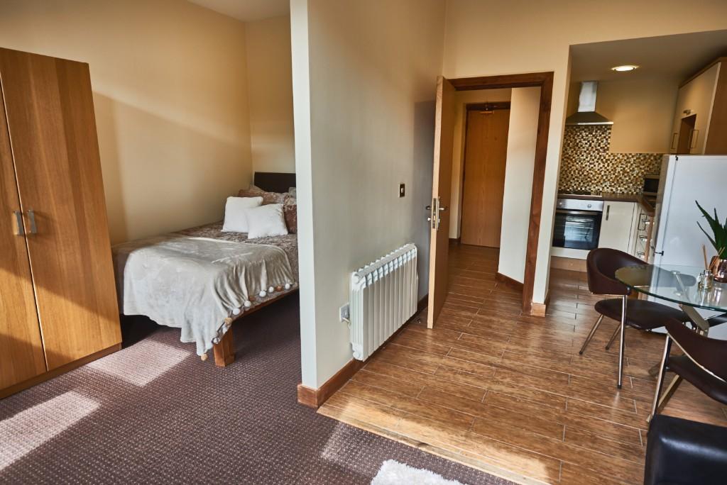 LIVINGROOM / BEDROOM