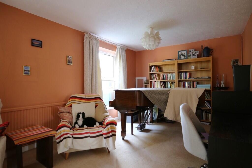 Living/dining room 