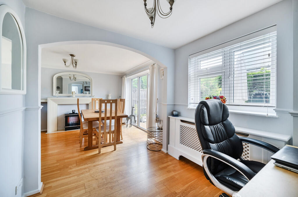 1299464-6-68371f5...