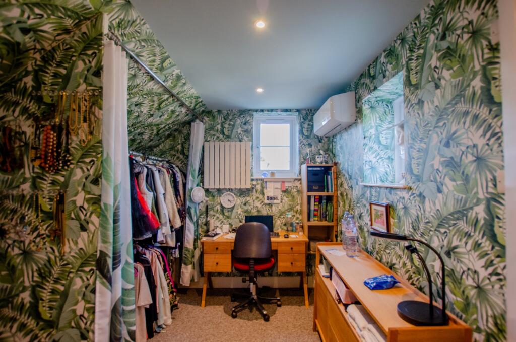 To Book A Viewing Call TPS Lostwithiel on 01208 87