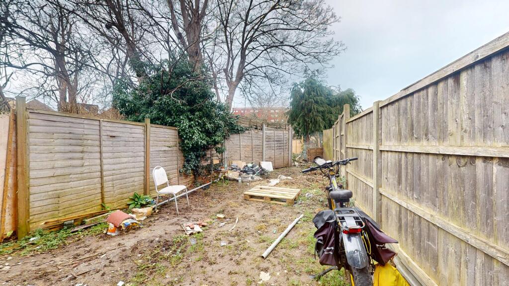 8 Brampton Park Road, Hornsey, London, N22 6BG