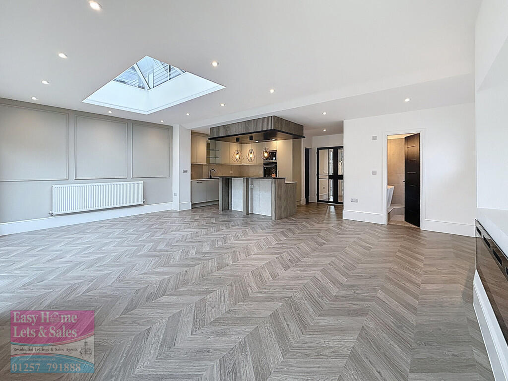 Kitchen/Living Ro...