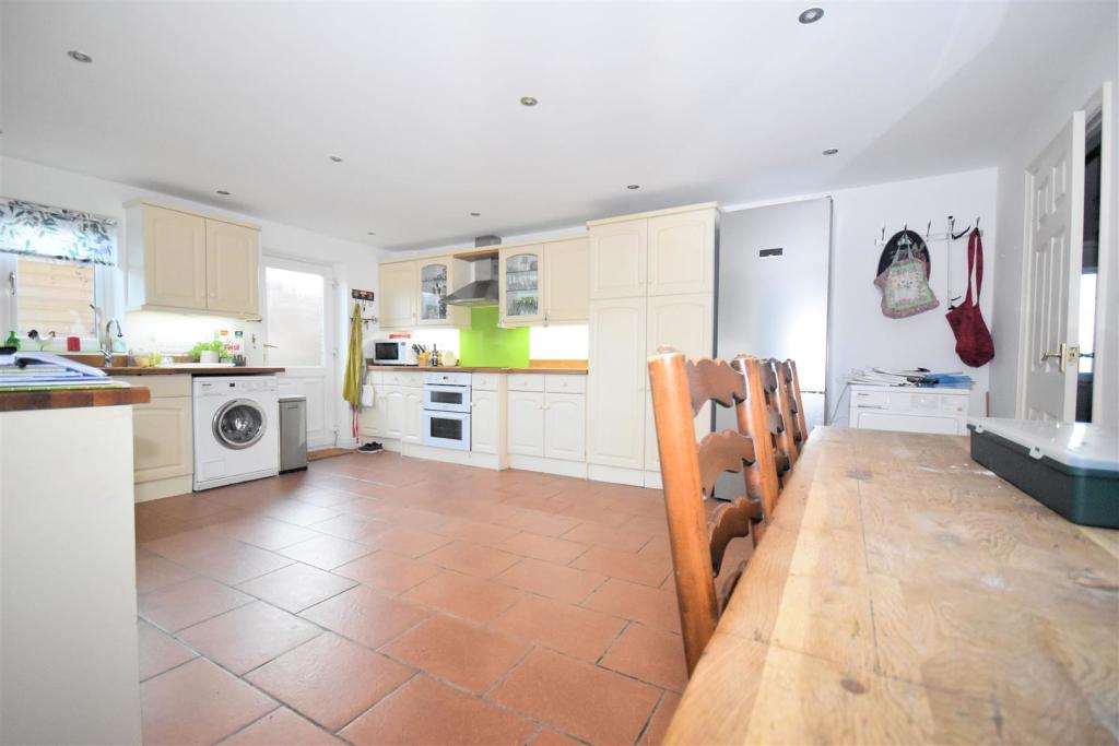 Kitchen.1.jpg