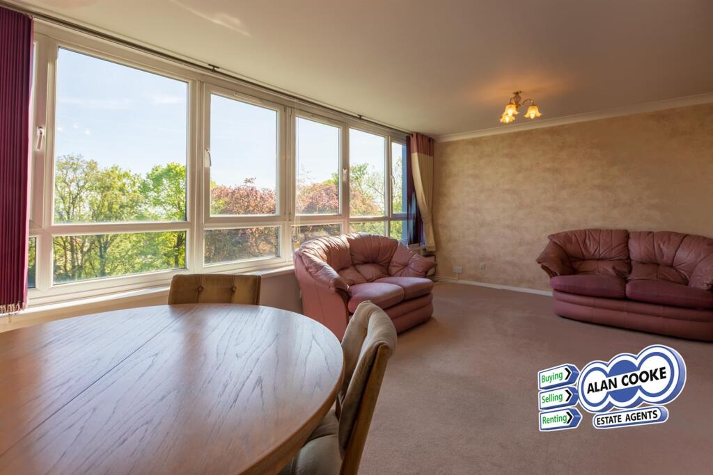 L-SHAPED LIVING/DINING ROOM