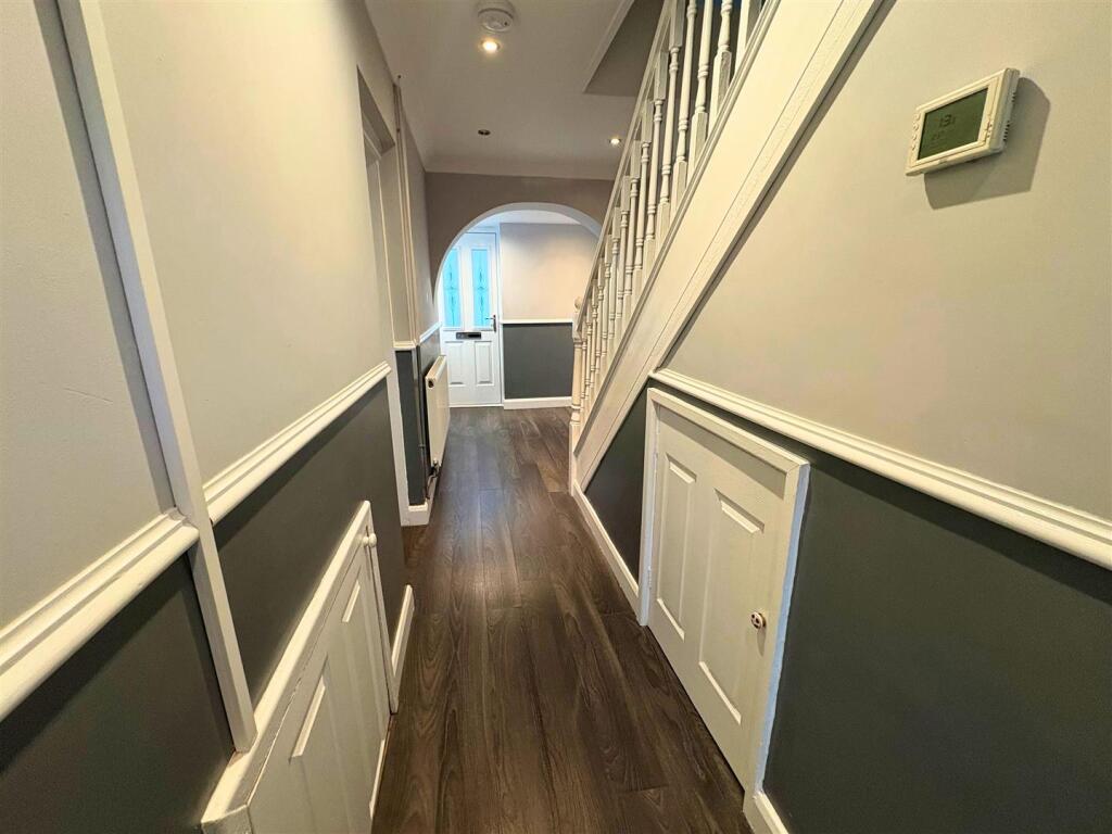 Hallway e (edit).jpg