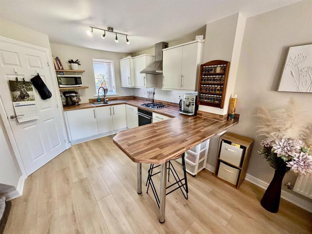 Fitted Breakfast Kitchen: