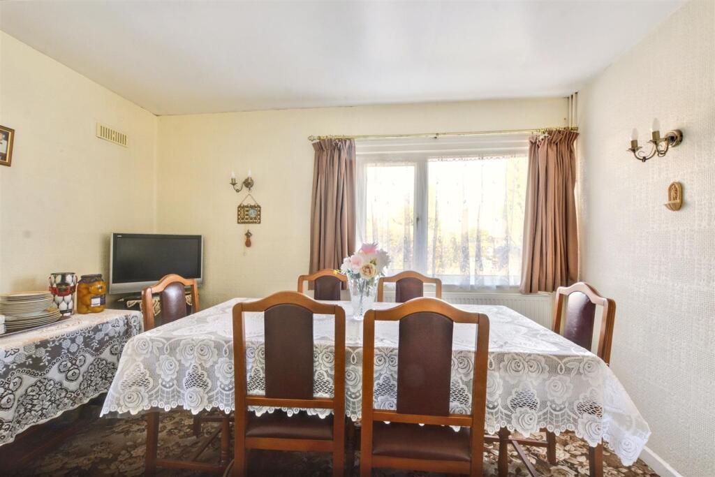 Dining Room_1.jpeg