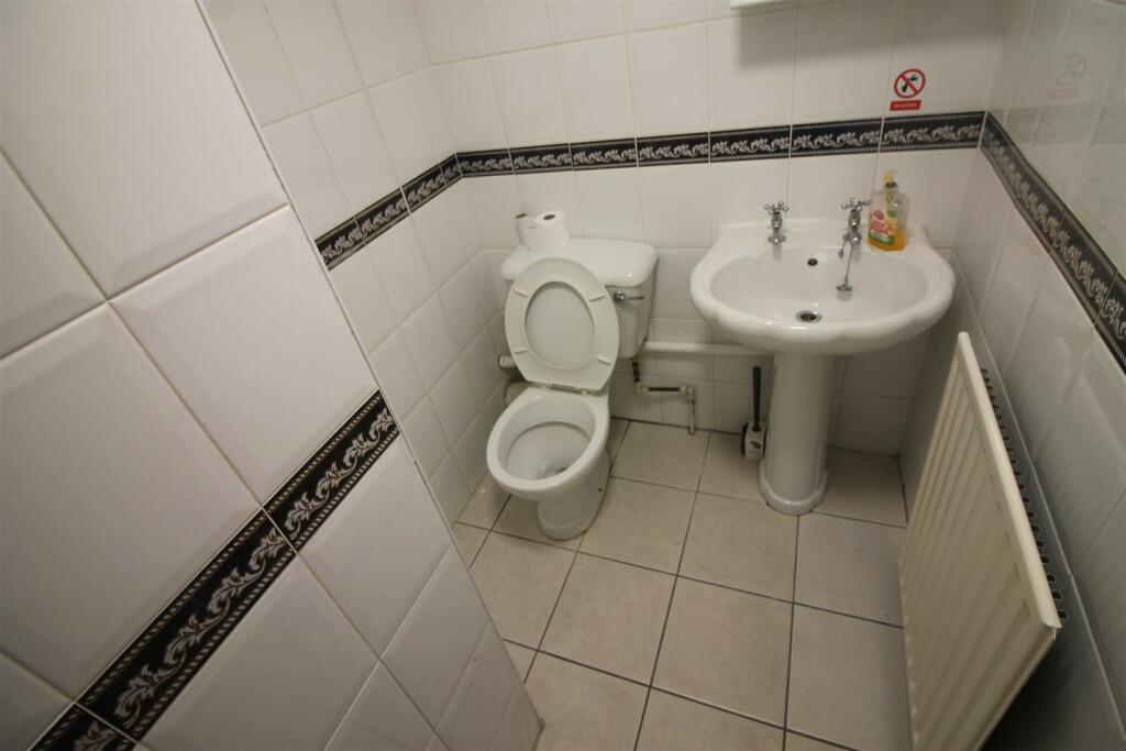 34KR- Bathroom 1.JPG