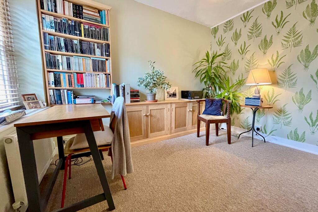 Bedroom 3/ study