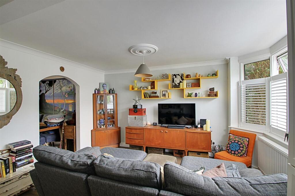 Living Room 2.jpg