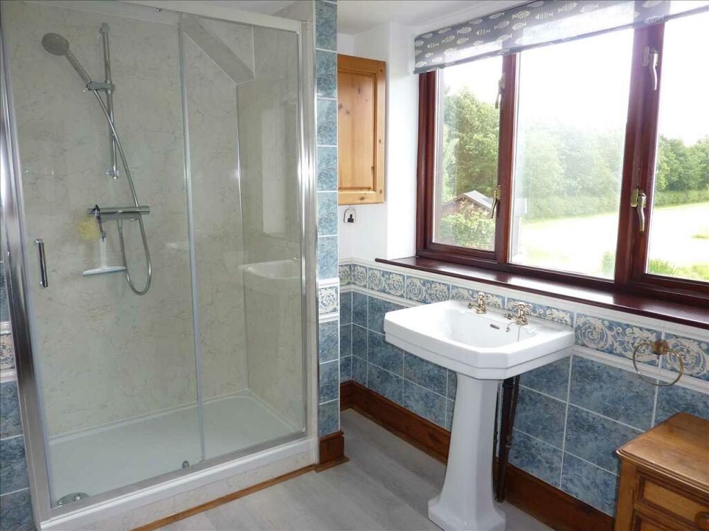 ENSUITE BATHROOM