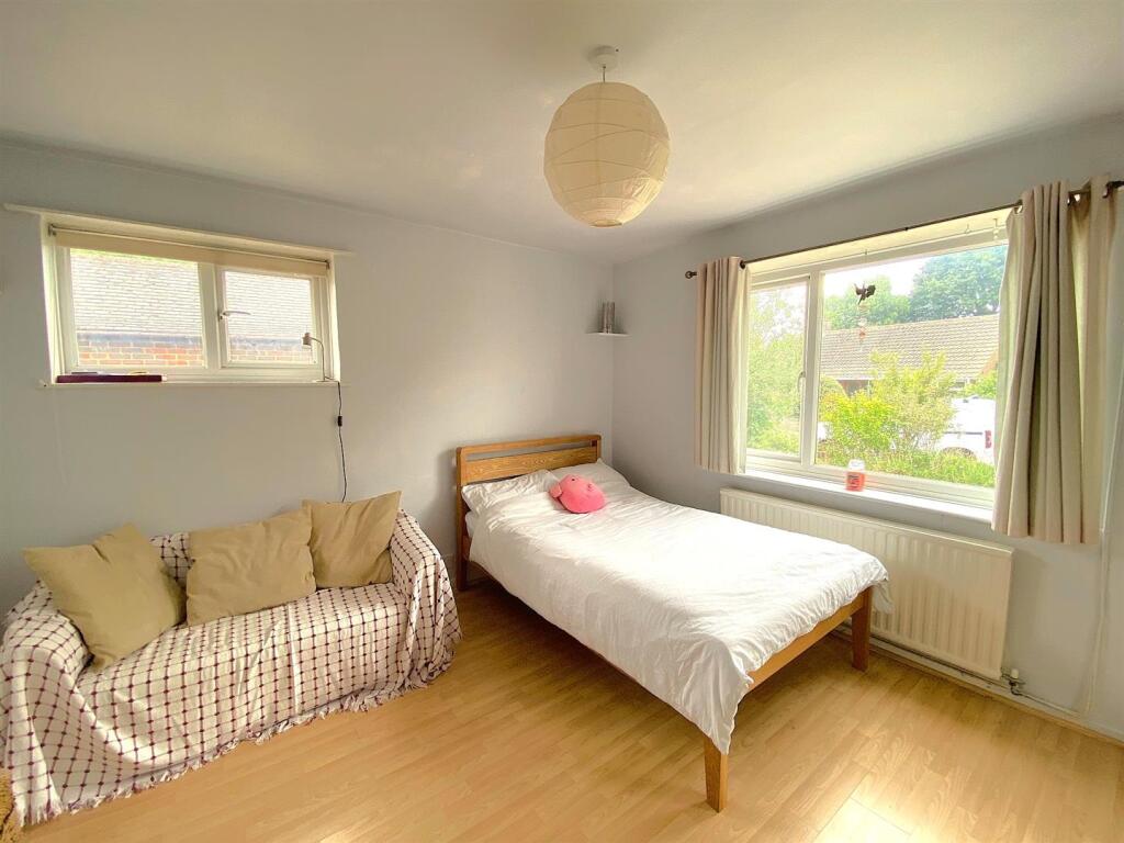 2 Ward Way - Bed6.jpg