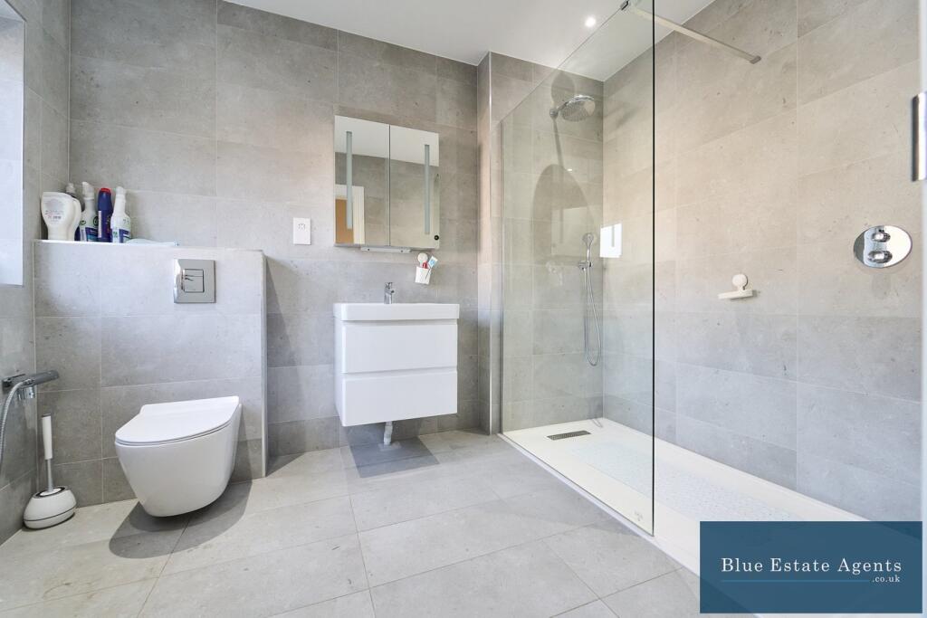 Ground Floor Shower &amp; WC Suite