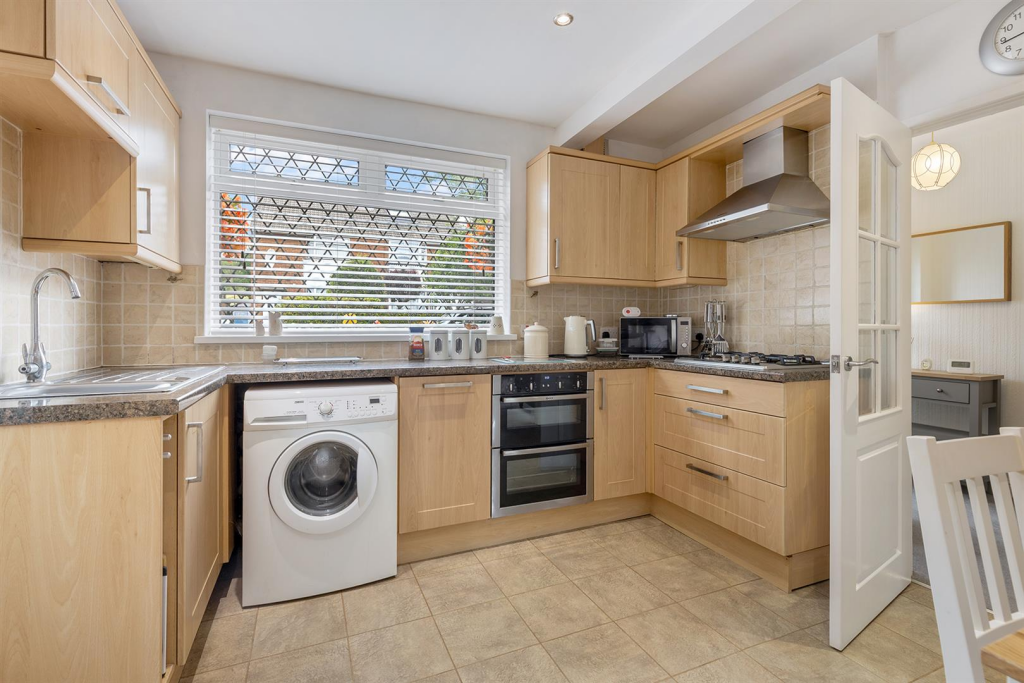 16 Newfield Green Rd, Sheffield  03_297.png