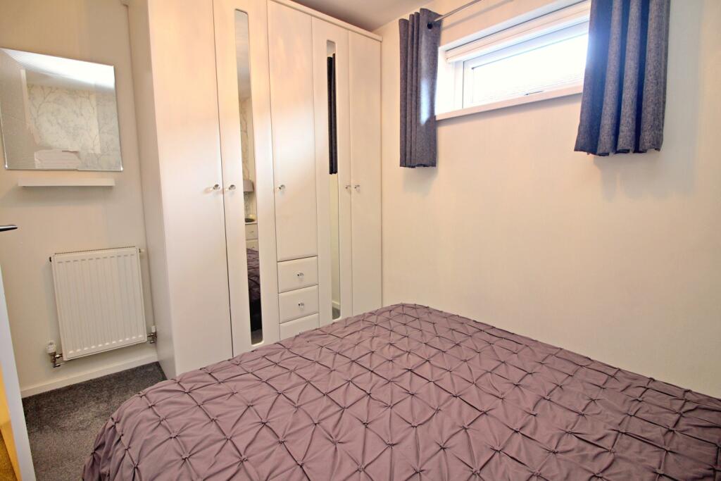 Fitted Robes to Bed 2