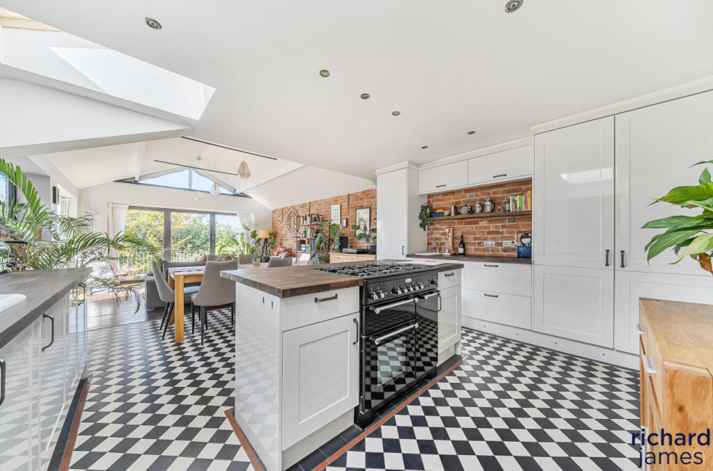 6317c89ac2744fa58bf8385a7df3e0b8