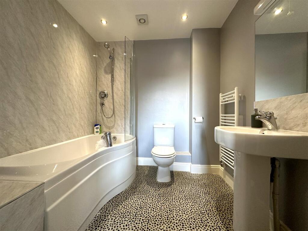 First Floor Bathroom 371