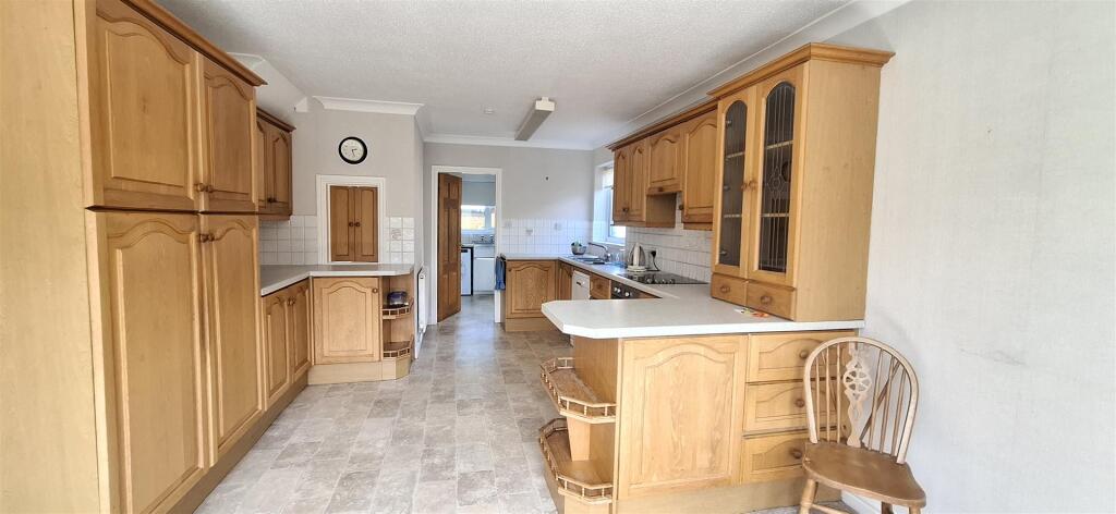 KITCHEN/BREAKFAST ROOM