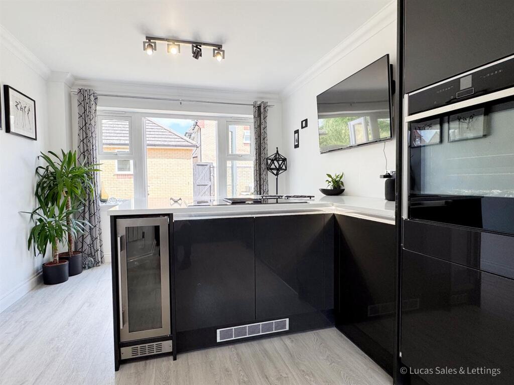 1 Caswell Close Kettering-10.jpg