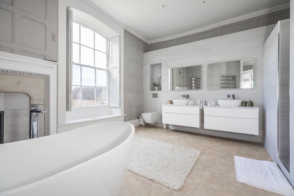 Principal Bathroom