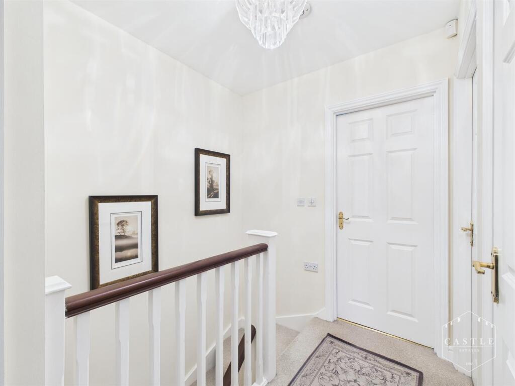 FIRST FLOOR LANDING