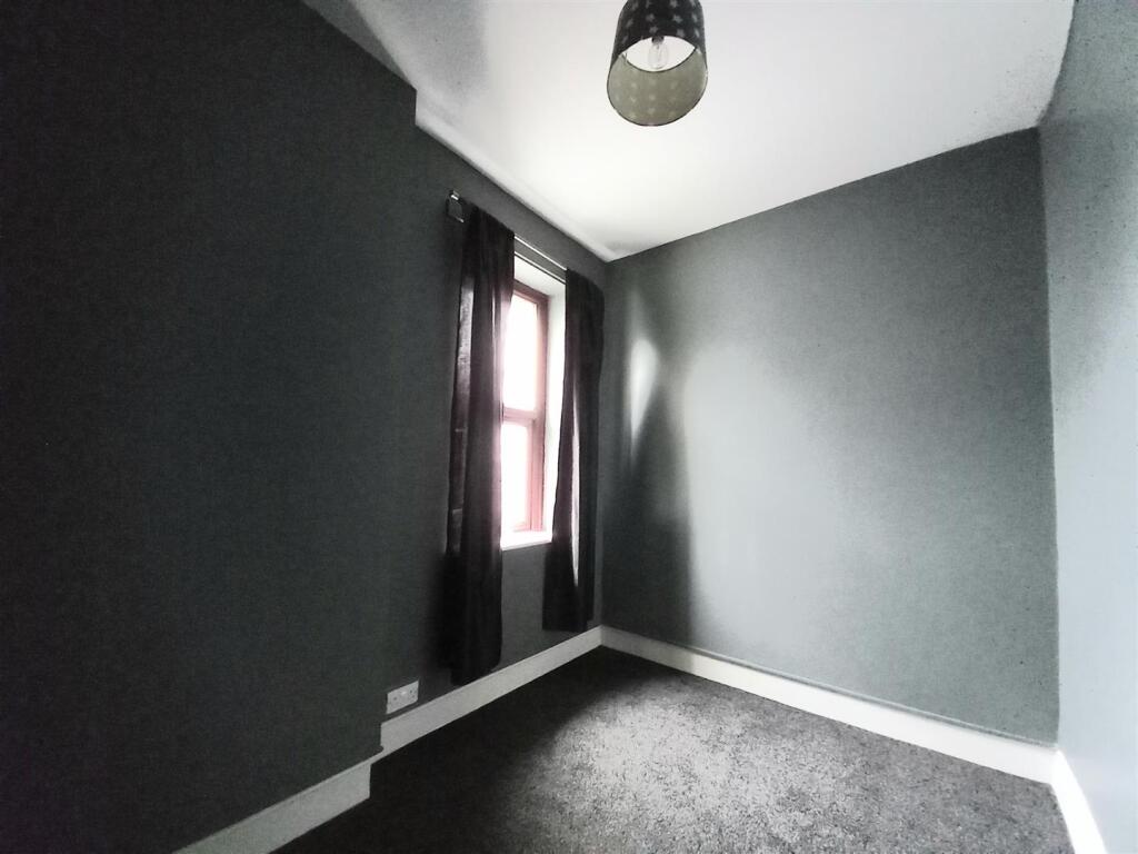 78 Clovelly Bed 3.jpg