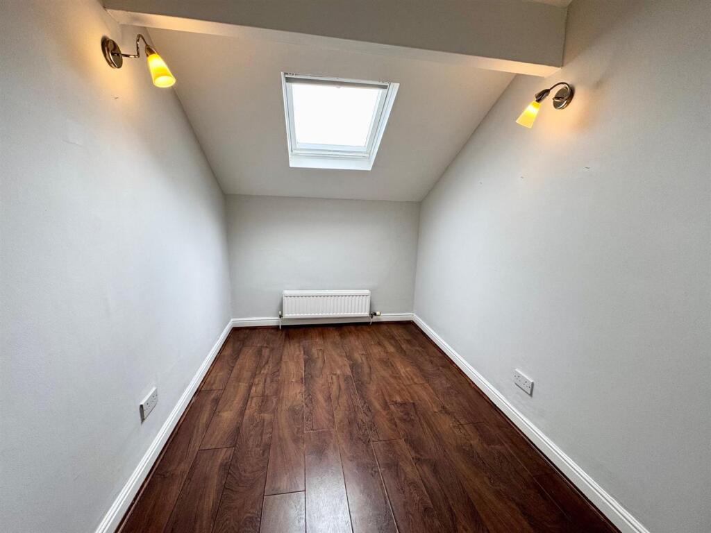 4 Summerlee Bed2.jpg