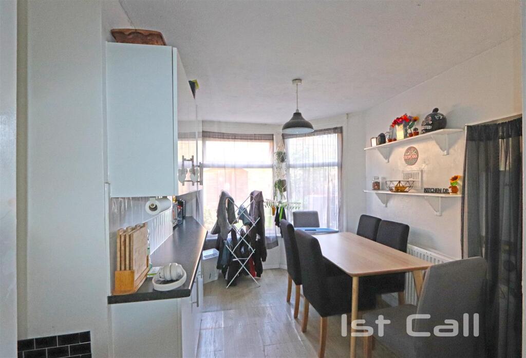Kitchen3.jpg